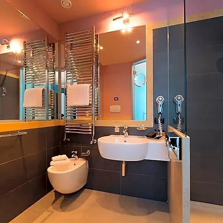 Four Points Flex By Sheraton Отель Парма