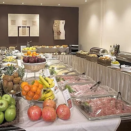 Four Points Flex By Sheraton Отель Парма