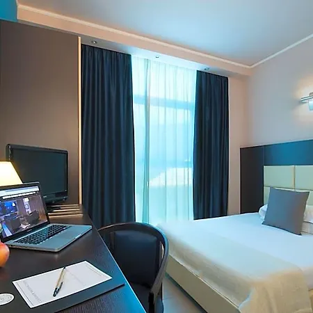 Four Points Flex By Sheraton Отель 4*