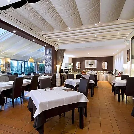 Отель Four Points Flex By Sheraton Парма